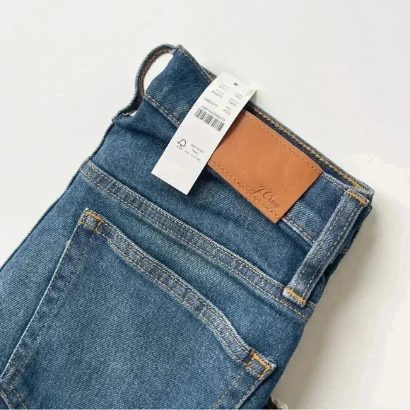 J Crew Petite 9" mid-rise demi-boot crop jean in Lantern wash Size 23P NWT - Picture 4 of 7